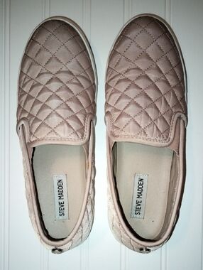 Steve Madden Quilted Slip-On Sneakers in Pale Pink / Size 9